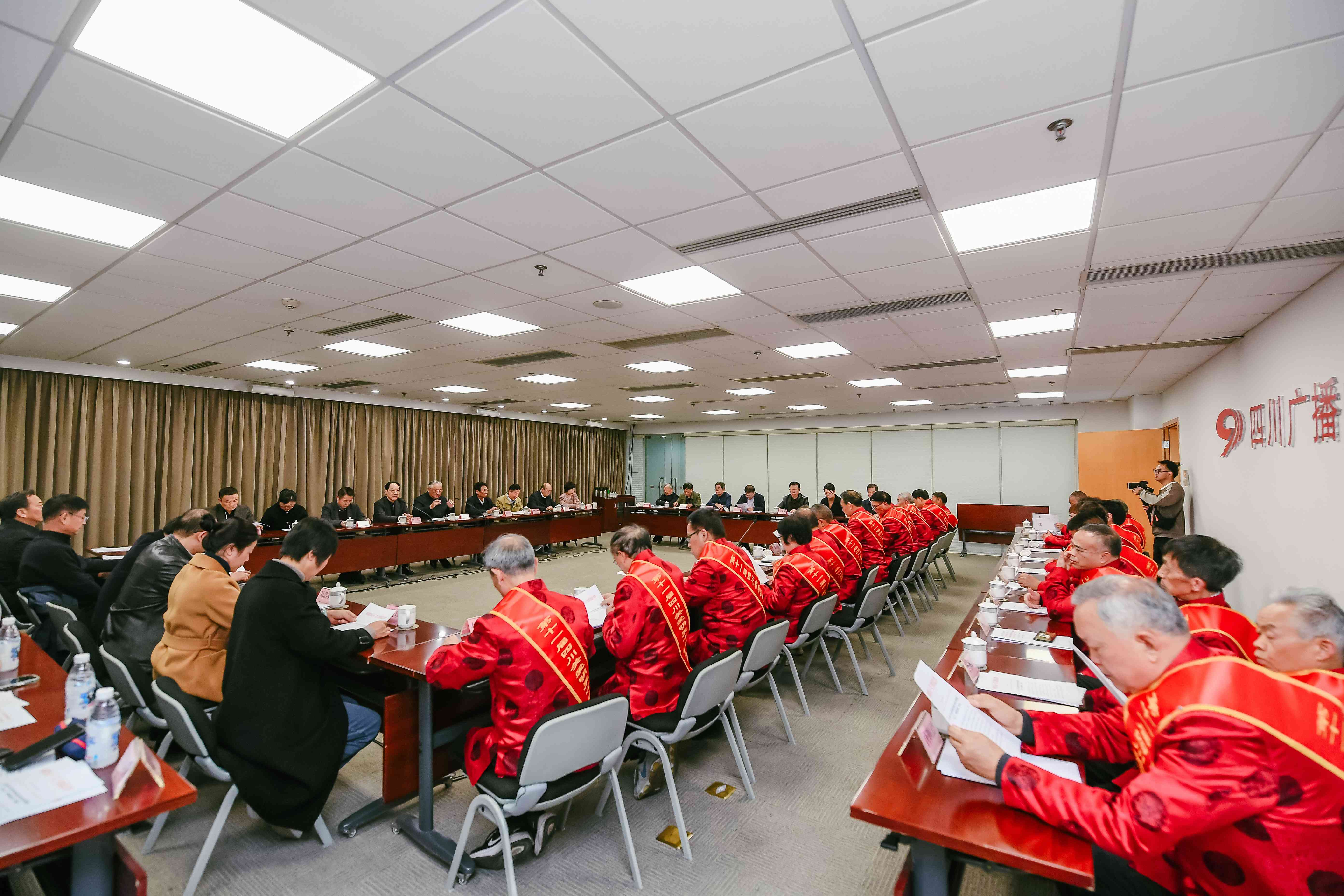 座谈会 摄影罗家伟.jpg
